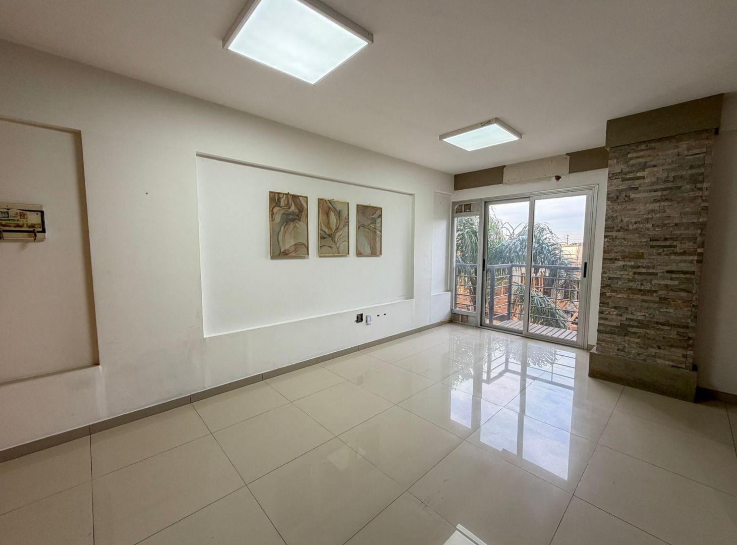 Foto de ALQUILER DEPARTAMENTO 2 AMBIENTES COCHERA MORON, imagen 1