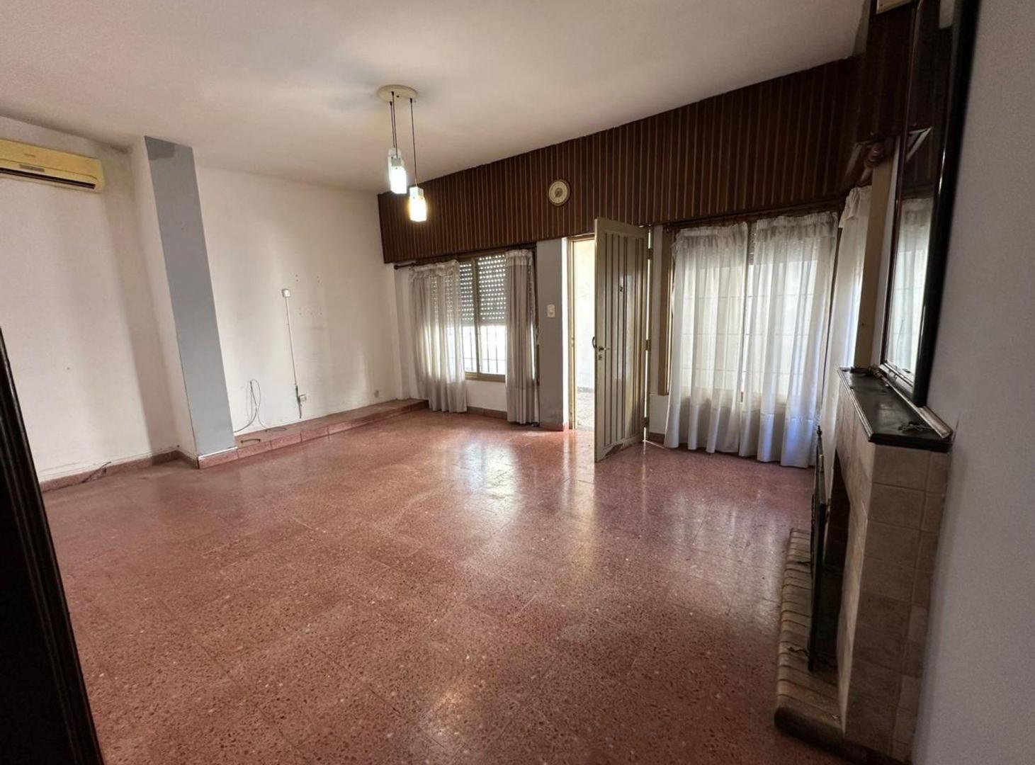 Foto de VENTA 2 CASAS 7 AMB- IDEAL 2 FAMILIAS-HURLINGHAM, imagen 1