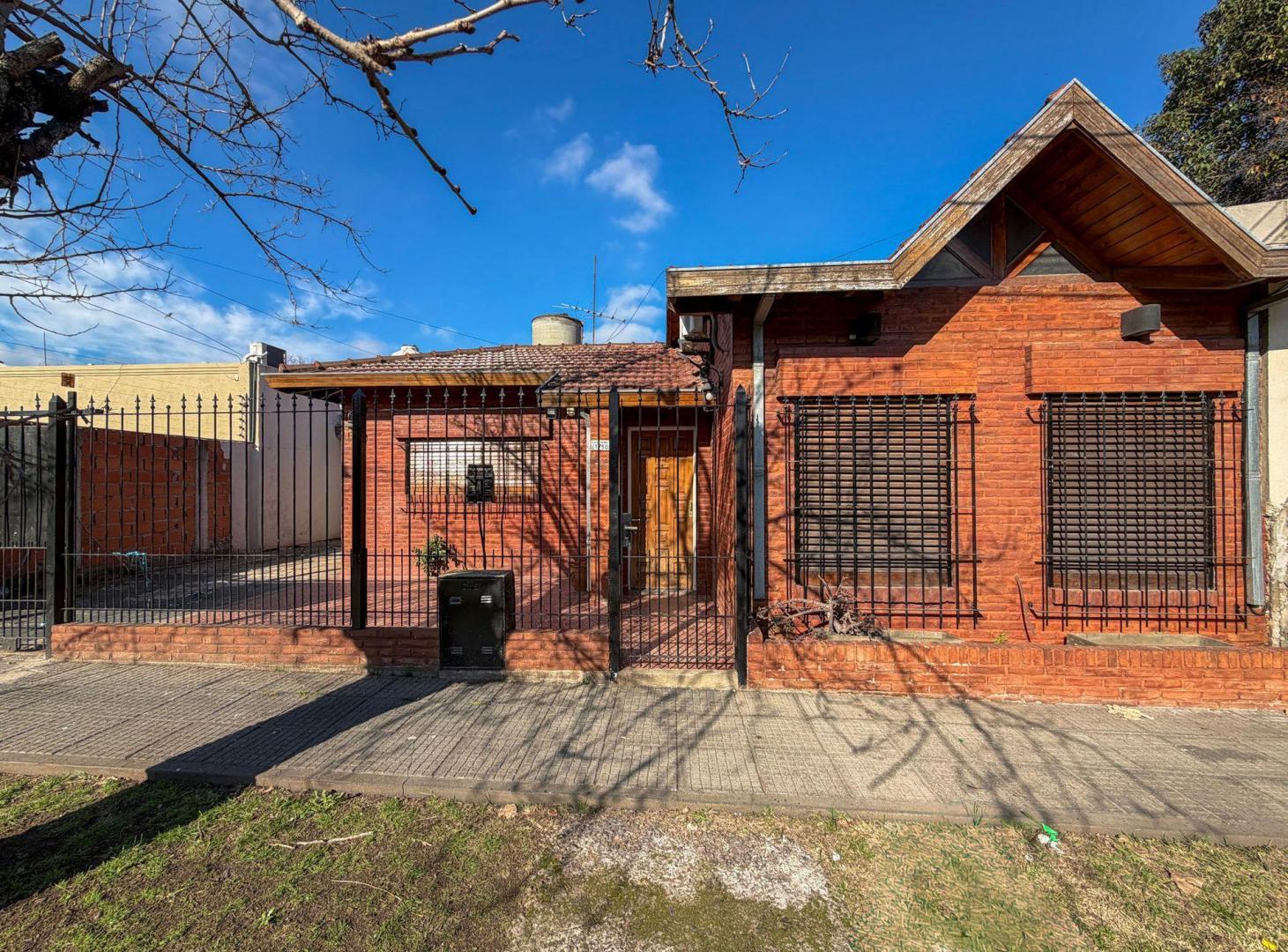 Foto de VENTA CASA 4 AMBIENTES JARDIN COCHERA ITUZAINGO, imagen 3