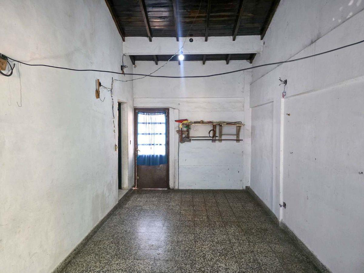 Foto de VENTA CASA 5 AMB Y 2 AMB A REFACCIONAR ITUZAINGO, imagen 5