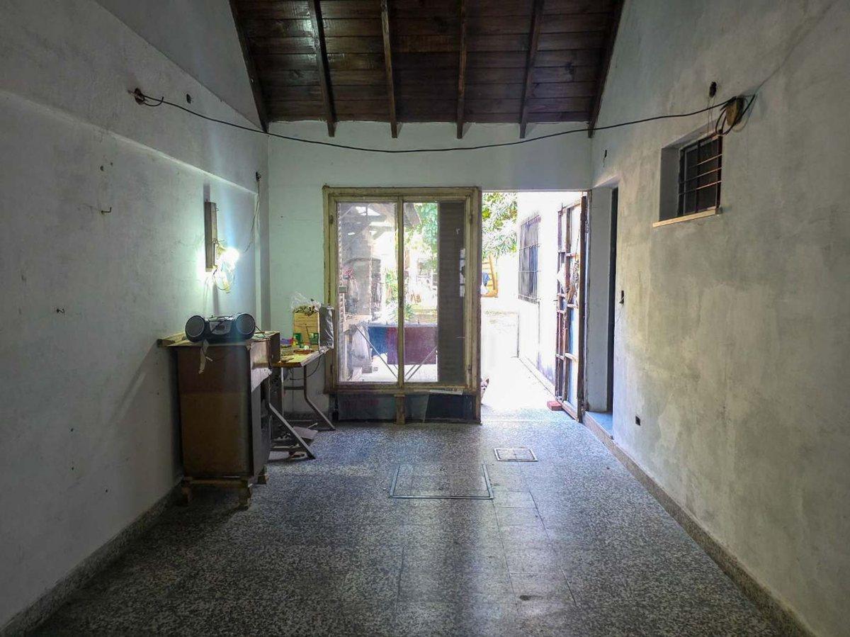Foto de VENTA CASA 5 AMB Y 2 AMB A REFACCIONAR ITUZAINGO, imagen 4