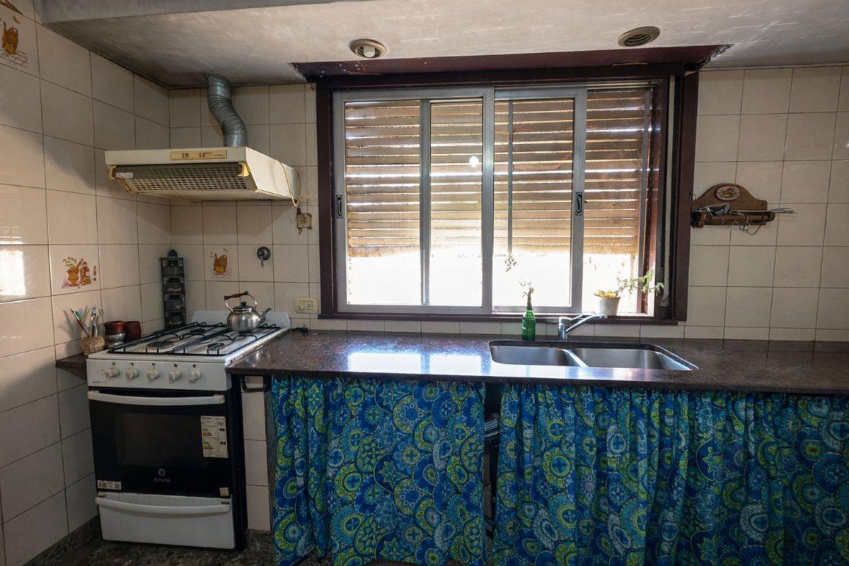 Foto de VENTA CASA 5 AMB Y 2 AMB A REFACCIONAR ITUZAINGO, imagen 2