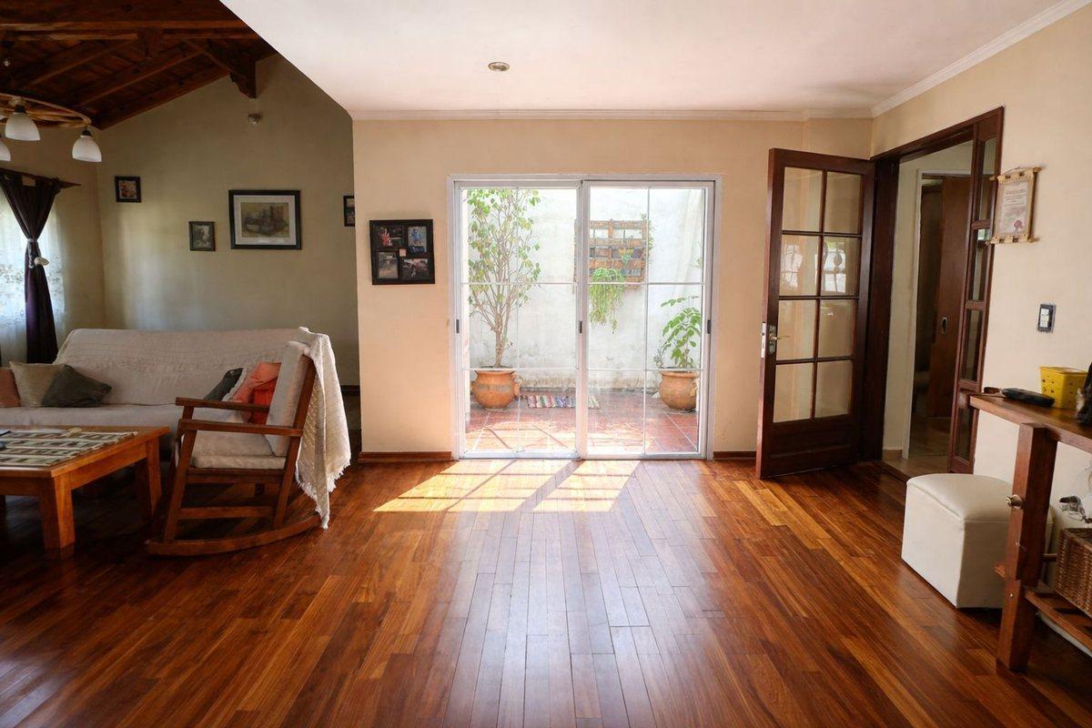 Foto de VENTA CASA 2 PLANTAS PILETA COCHERA ITUZAINGO, imagen 2