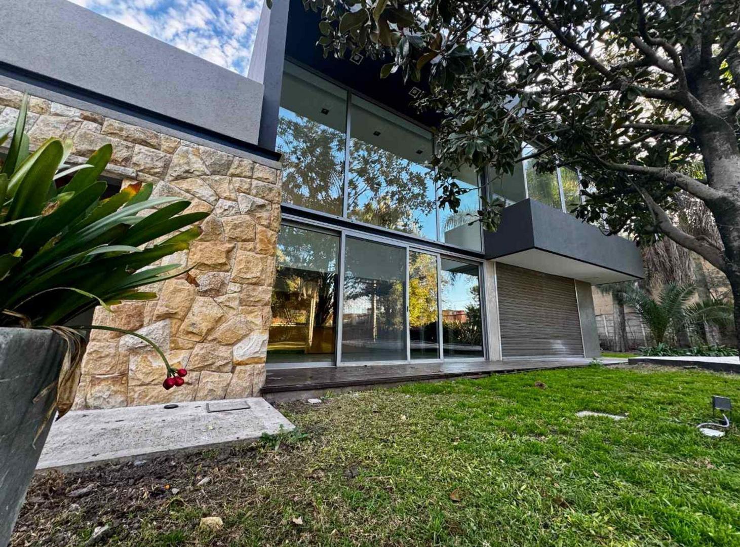 Foto de Venta Casa Premium Barrio Semi Cerrado FINANCIA, imagen 1