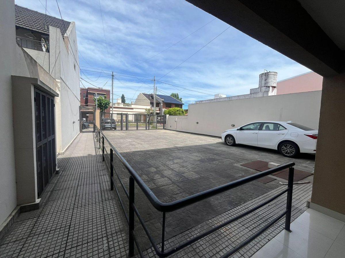 Foto de DPTO ALQUILER 2AMB RAMOS MEJIA PATIO Y GUARDACOCHE, imagen 5