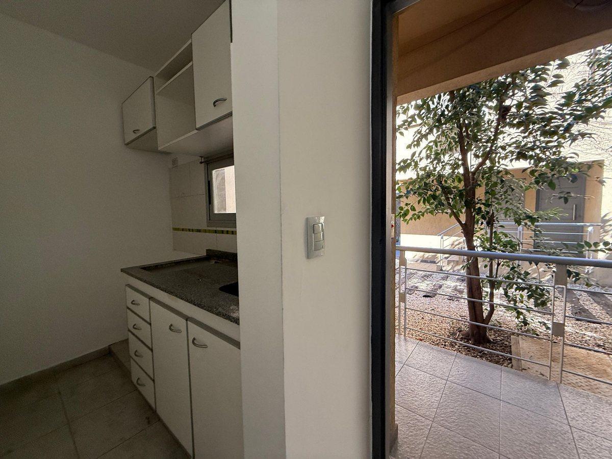 Foto de VENTA DUPLEX PLANTA BAJA MORENO 3 AMB PATIO, imagen 2