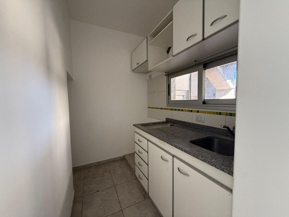 Foto de VENTA DUPLEX PLANTA BAJA MORENO 3 AMB PATIO, imagen 5