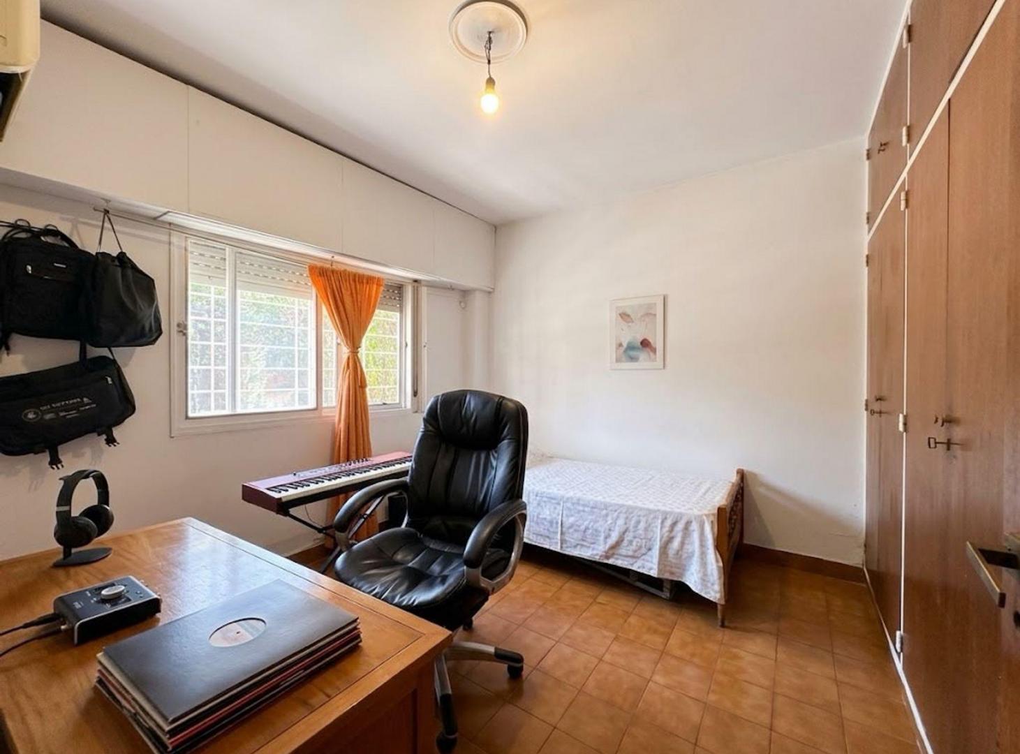 Foto de VENTA CASA 4 AMBIENTES + LOCAL EN MORON, imagen 3