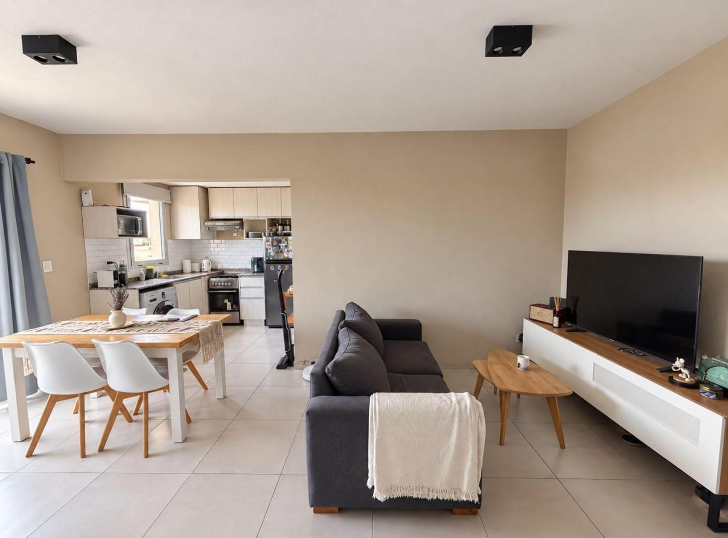 Foto de VENTA DEPARTAMENTO 2 AMB MORENO CON BALCON., imagen 1