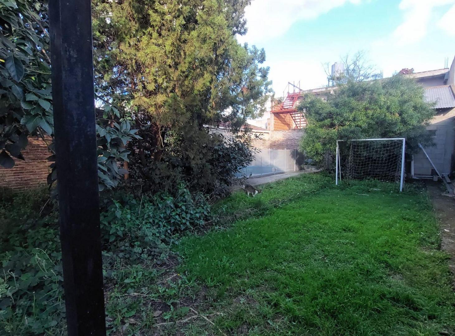 Foto de VENTA. CASA CON PARQUE PISCINA Y COCHERA. EZPELETA, imagen 5