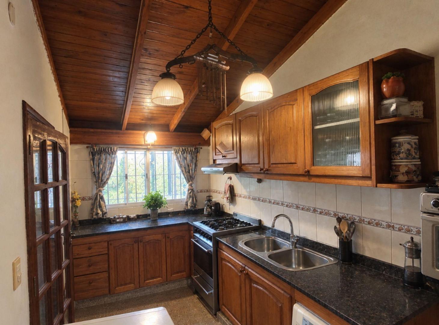 Foto de VENTA. CASA CON PARQUE PISCINA Y COCHERA. EZPELETA, imagen 1