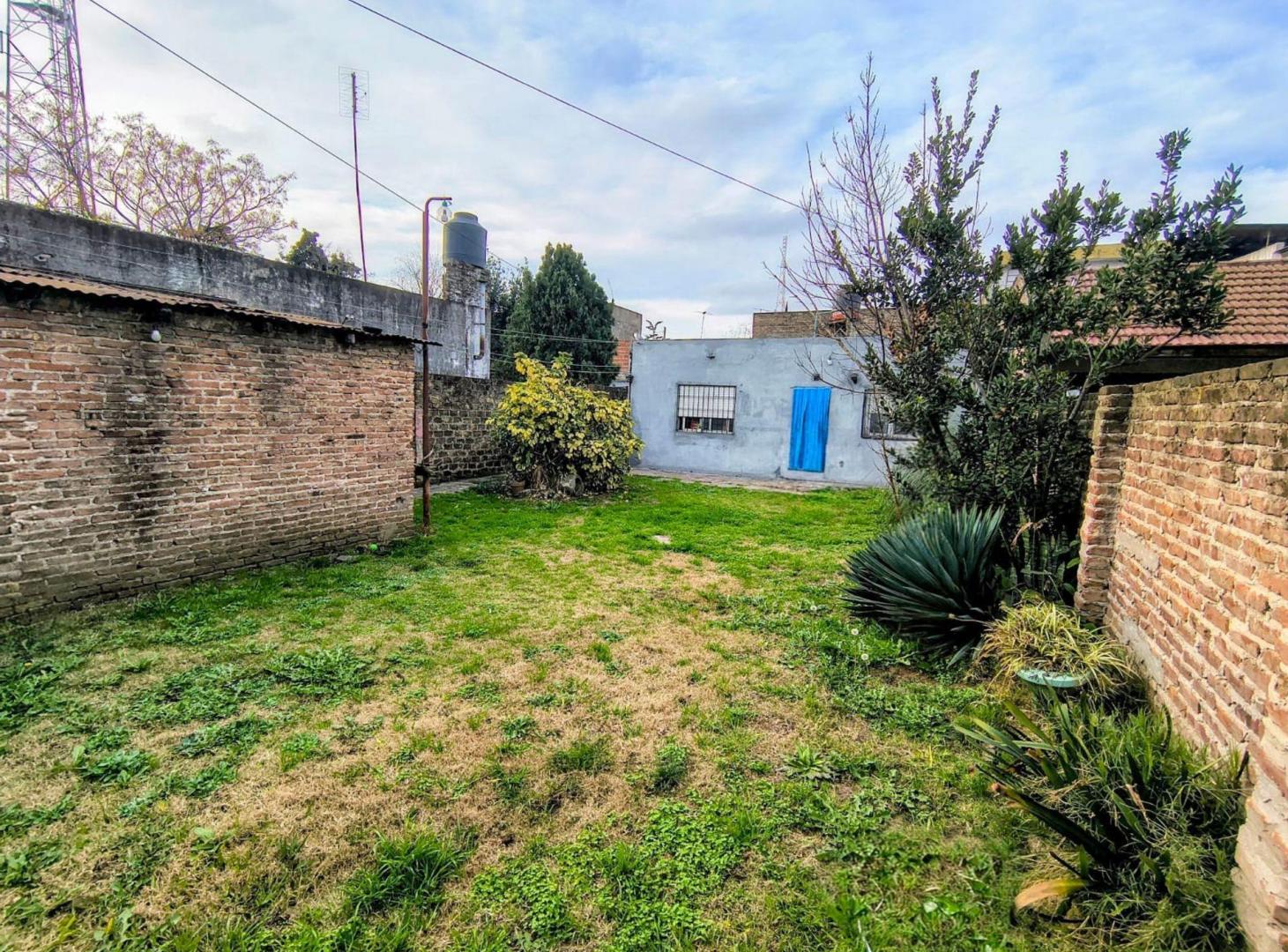Foto de VENTA-CASA 3 AMBIENTES C/COCHERA- ISIDRO CASANOVA, imagen 1