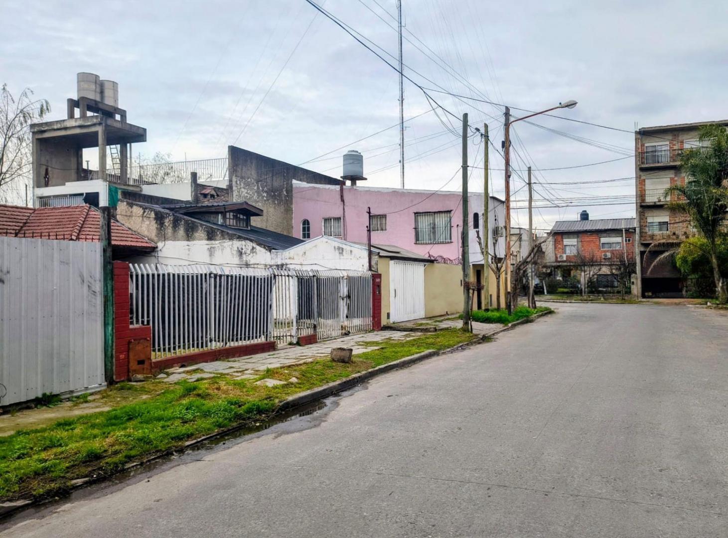 Foto de VENTA-CASA 3 AMBIENTES C/COCHERA- ISIDRO CASANOVA, imagen 4