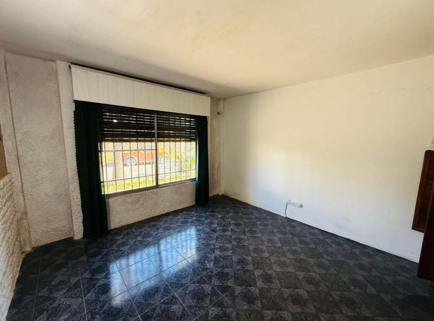 Foto de Casa 4 ambientes en venta, Castelar, imagen 2