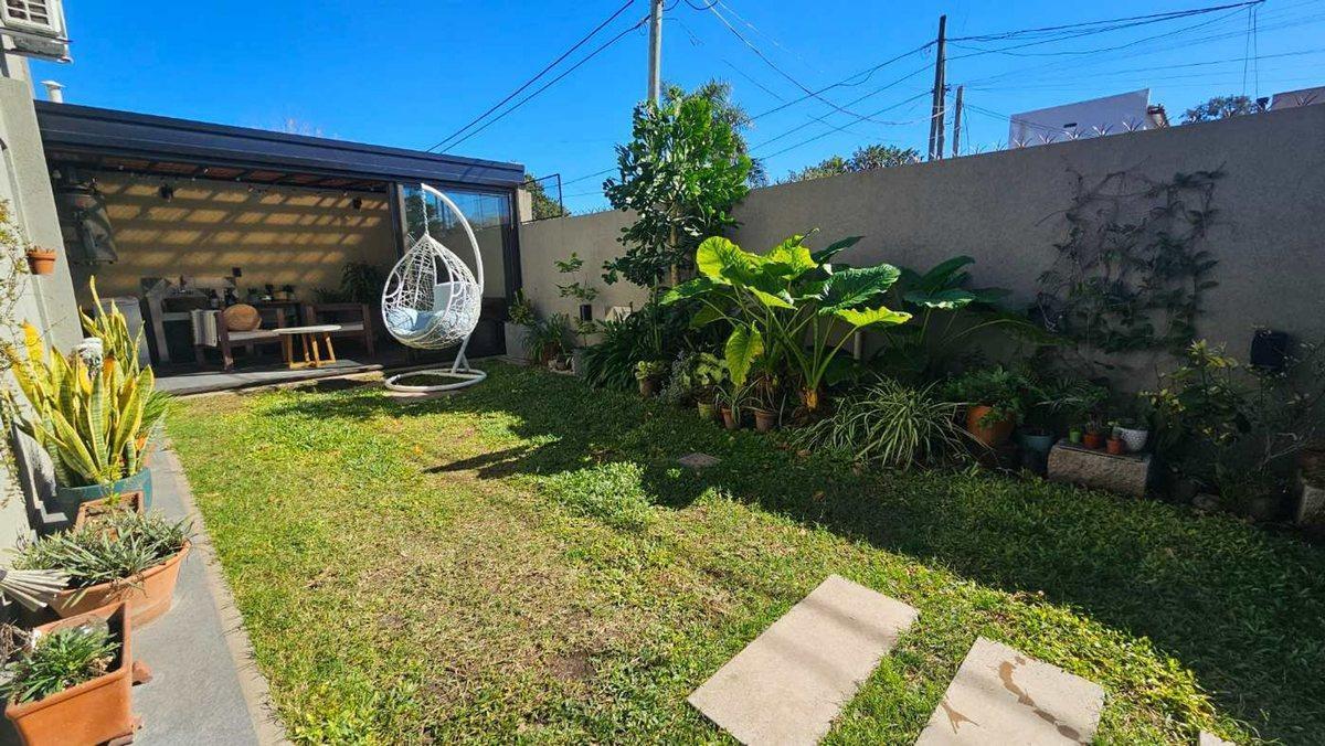 Foto de VENTA CASA DUPLEX 3 AMB PARQUE Y QUINCHO ITUZAINGO, imagen 1
