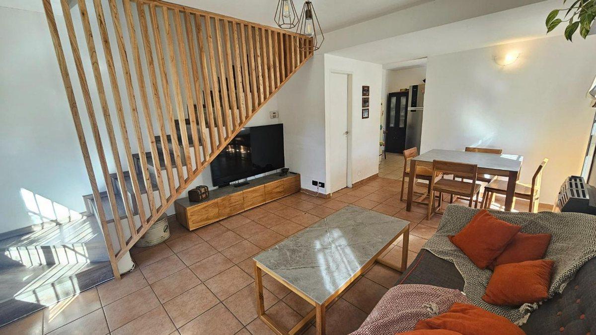 Foto de VENTA CASA DUPLEX 3 AMB PARQUE Y QUINCHO ITUZAINGO, imagen 5