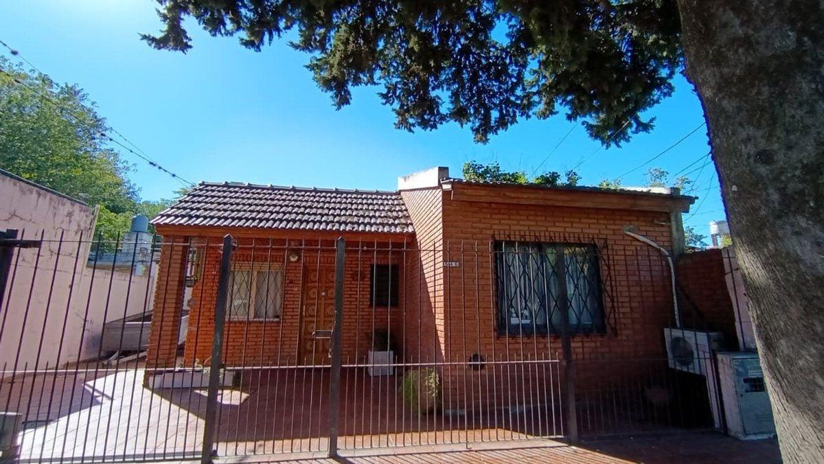 Foto de VENTA CASA 4 AMB + DPTO 2AMB C/ COCHERA EN MERLO, imagen 2