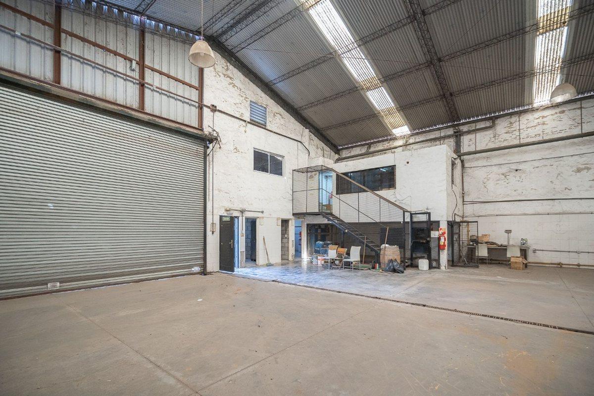 Foto de VENTA GALPON MORENO FRENTE UNIVERSIDAD LOTE 850M2, imagen 3