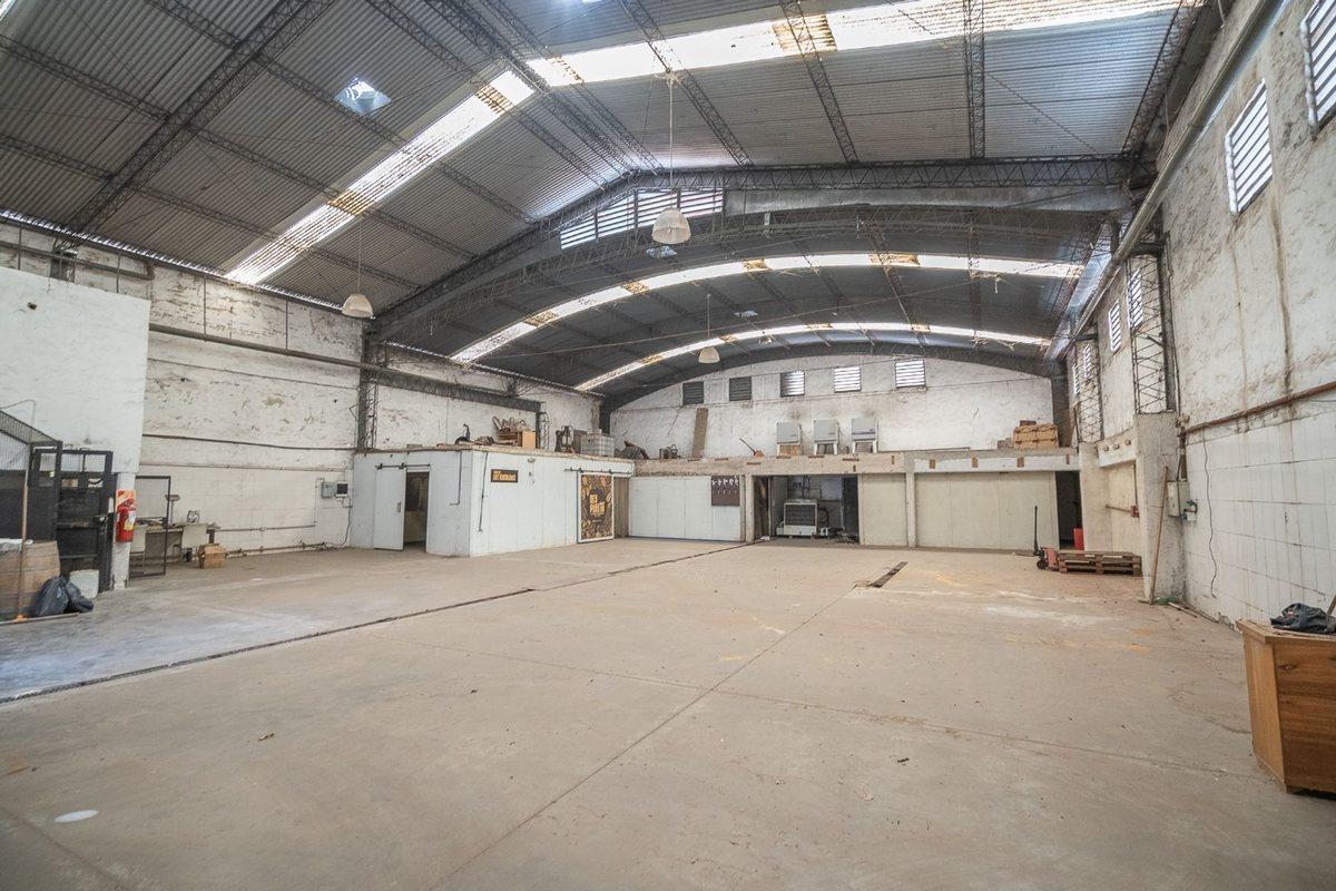 Foto de VENTA GALPON MORENO FRENTE UNIVERSIDAD LOTE 850M2, imagen 2
