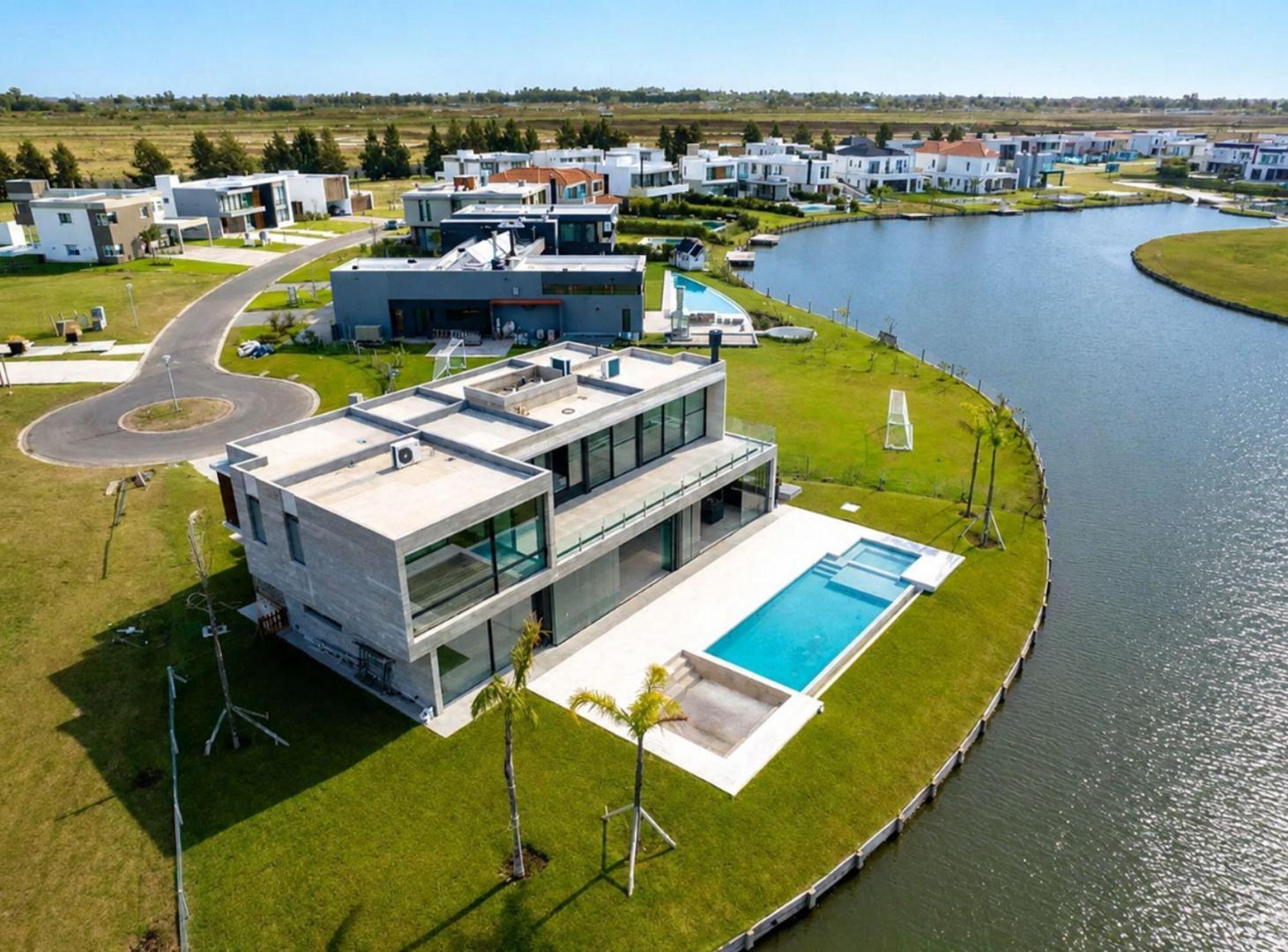 Foto de CASA VENTA 6 AMBIENTES A LA LAGUNA TERRALAGOS, imagen 1