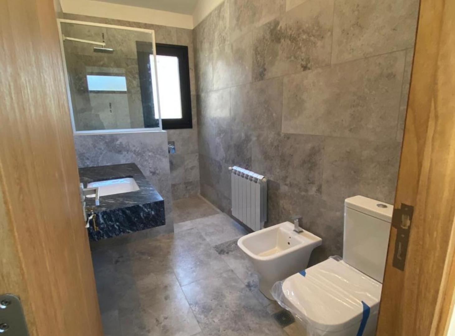 Foto de VENTA CASA 5 AMBIENTES CON PARQUE - PARQUE LELOIR, imagen 3