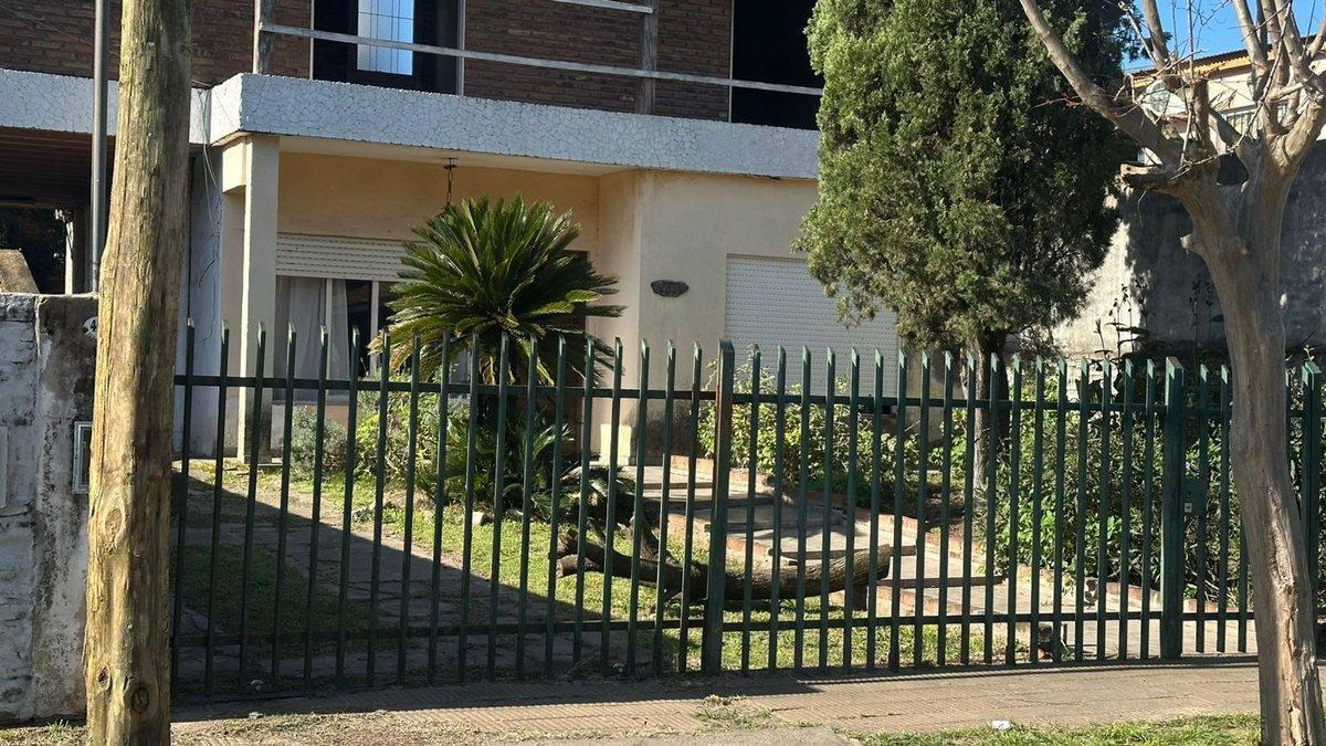 Foto de VENTA CASA 3 AMB A REFACCIONAR - PARQUE LELOIR, imagen 3
