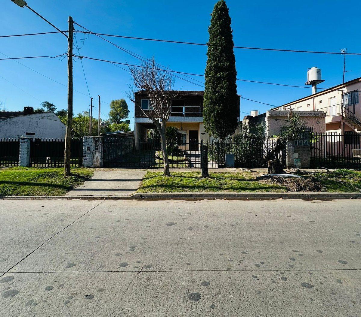 Foto de VENTA CASA 3 AMB A REFACCIONAR - PARQUE LELOIR, imagen 4