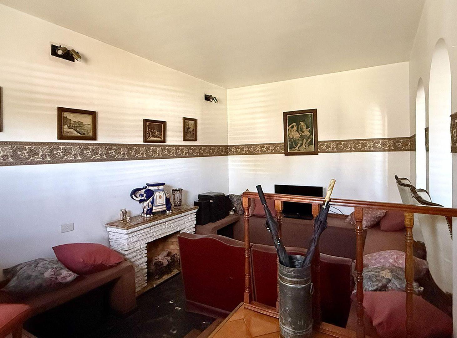 Foto de Importante chalet 6 ambientes con garage y cochera, imagen 3