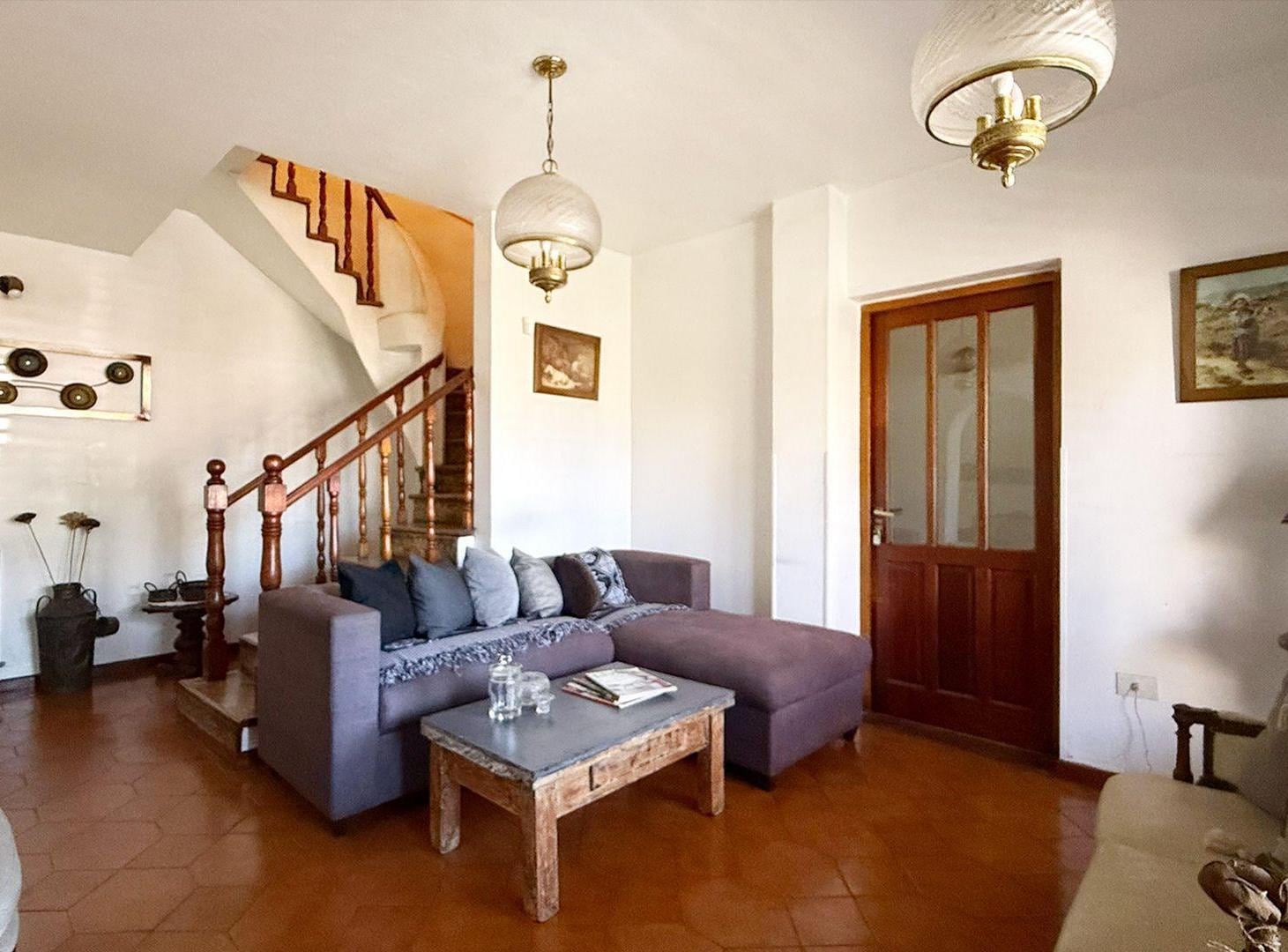 Foto de Importante chalet 6 ambientes con garage y cochera, imagen 2