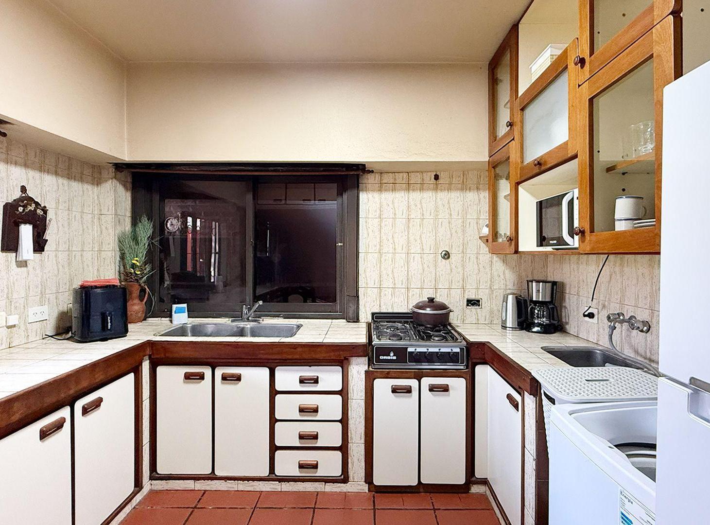 Foto de Importante chalet 6 ambientes con garage y cochera, imagen 5