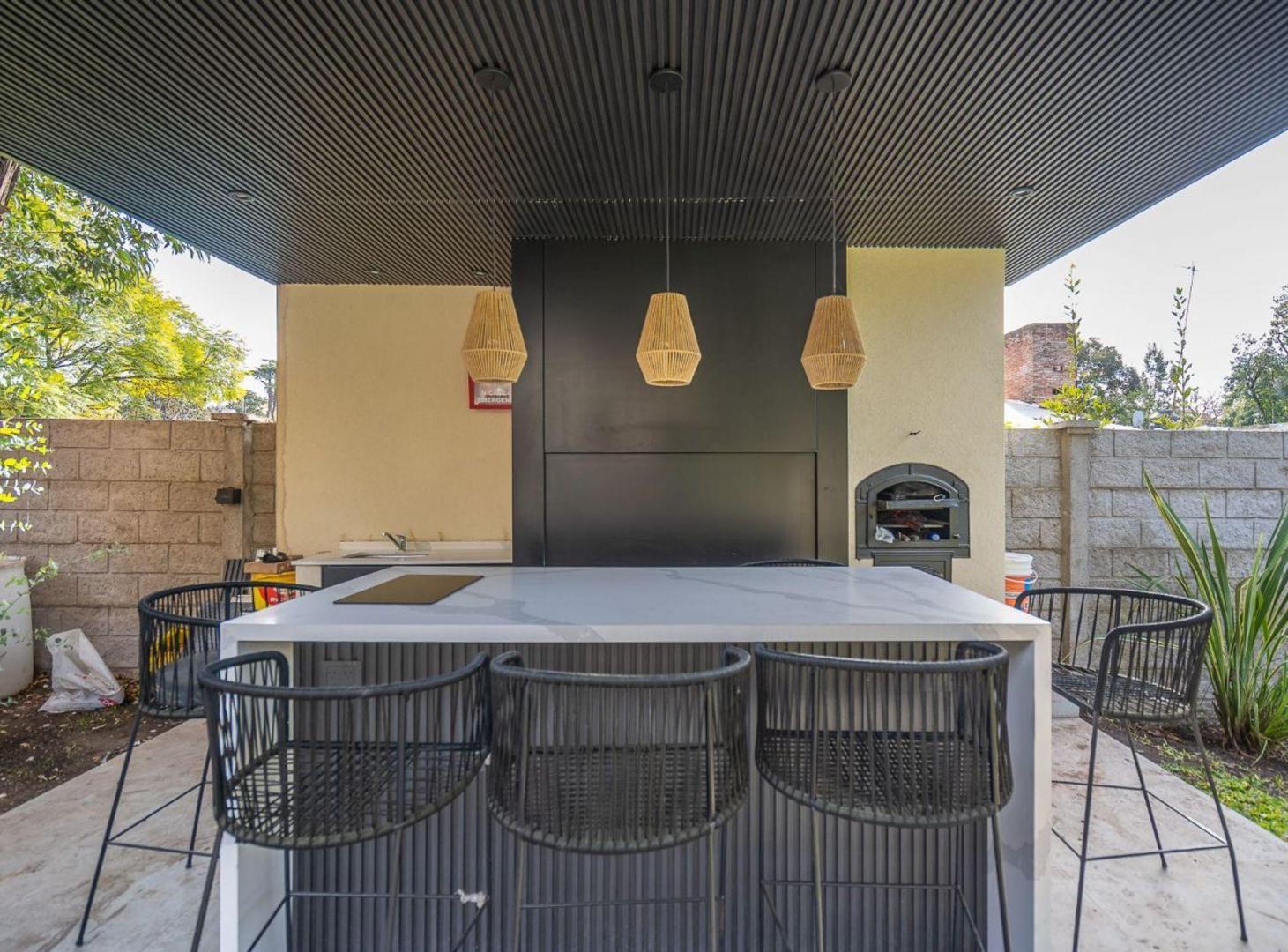 Foto de VENTA CASA PARQUE LELOIR EXCELENTE ESTADO, imagen 2