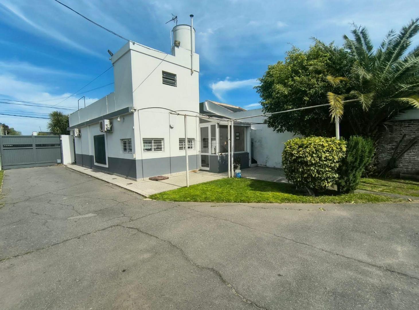 Foto de VENTA- CASA 4 AMB. C/DEPÓSITO GARAGE- I. CASANOVA, imagen 4