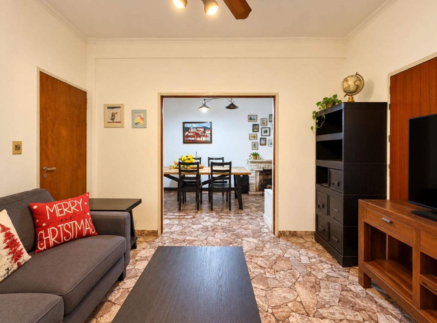 Foto de VENTA CASA 3 DORM MAS PLAY ROOM COCHERA CASTELAR, imagen 2
