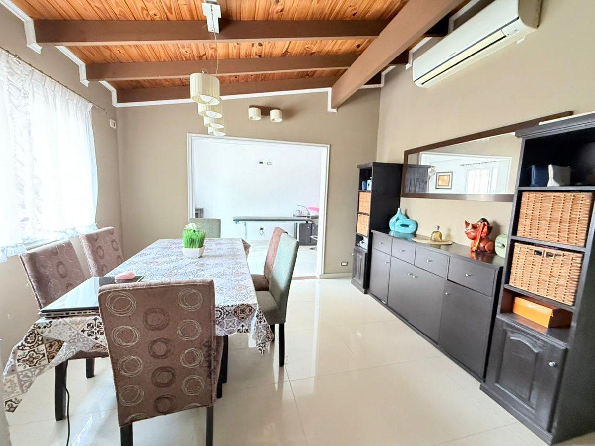 Foto de VENTA CHALET 4 AMB. PATIO Y COCHERA -ITUZAINGO, imagen 4