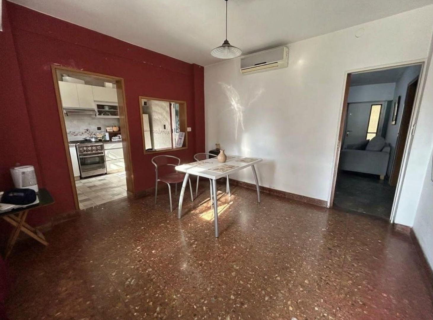 Foto de VENTA CASA 4AMB CASANOVA TODO PB 2COCHERA JARDIN, imagen 4