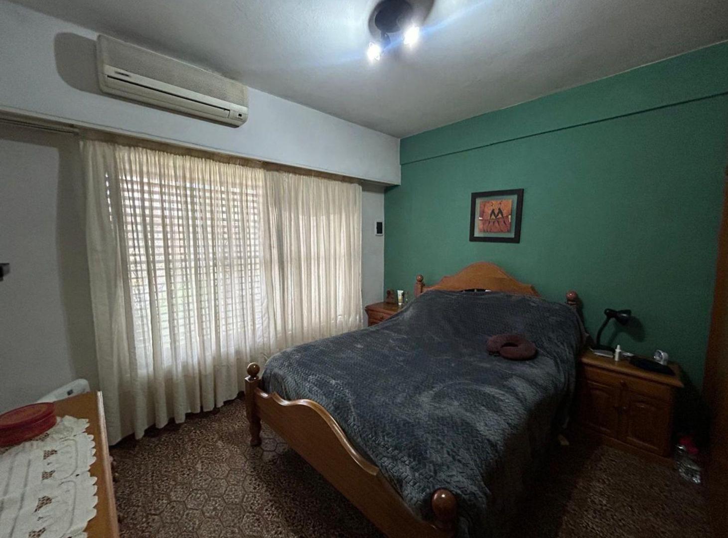 Foto de VENTA CASA 4AMB CASANOVA TODO PB 2COCHERA JARDIN, imagen 5