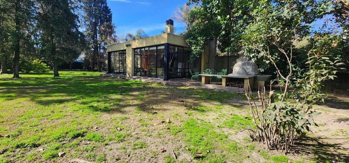 Foto de Venta quinta en Villa Udaondo quincho y pileta, imagen 3