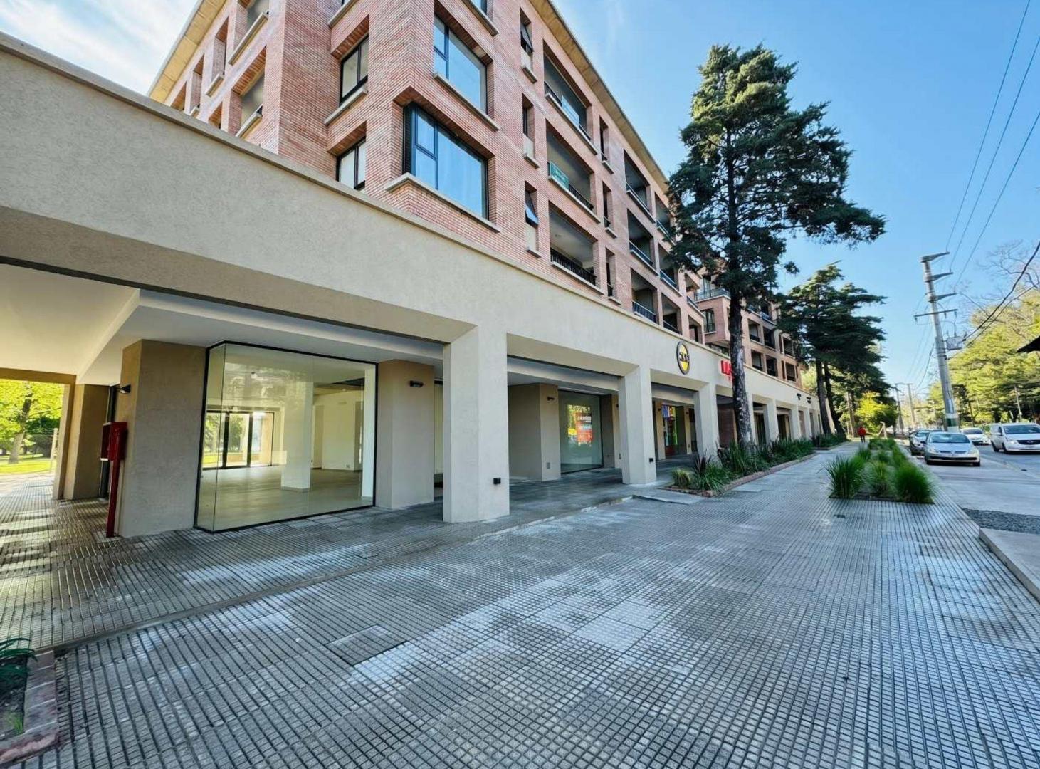 Foto de VENTA LOCAL 189M2 EN LOS POLVORINES, imagen 1