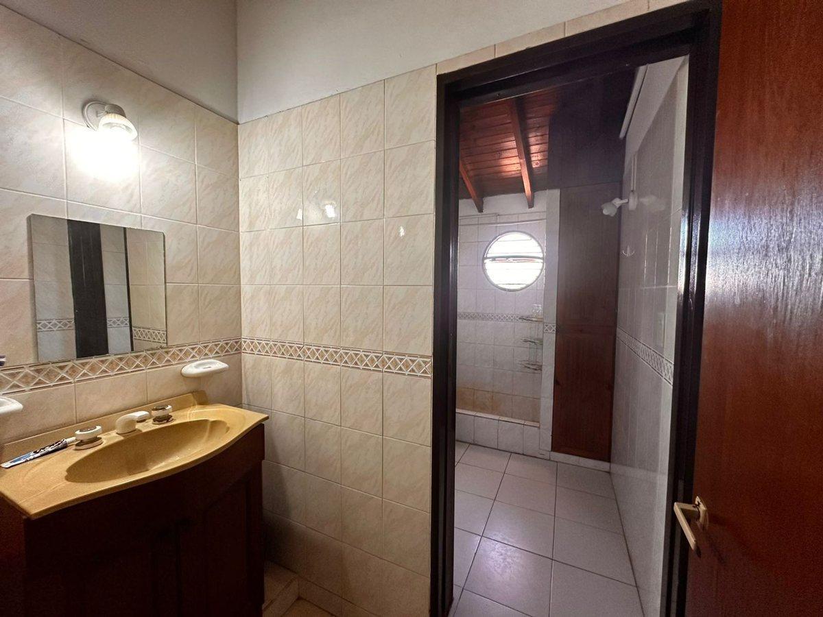 Foto de VENTA CASA 5 AMB LUJAN JARDIN Y PARQUE, imagen 4