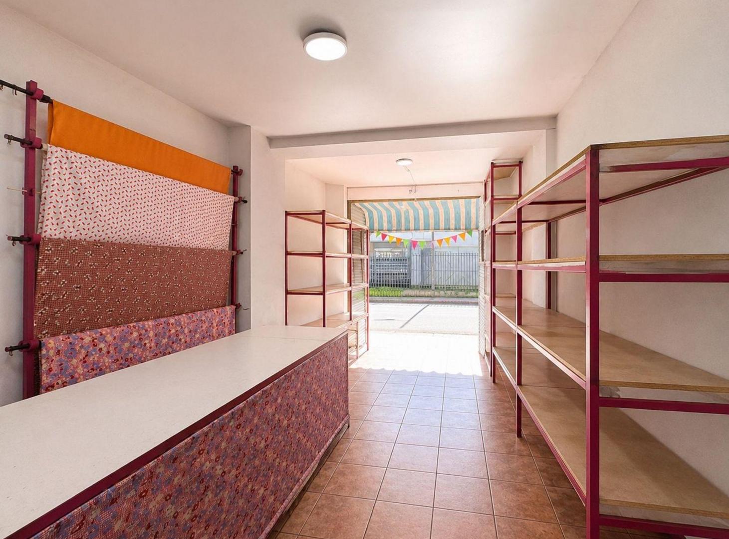 Foto de VENTA LOCAL 42M2 CENTRO COMERCIAL MORENO SUR, imagen 1