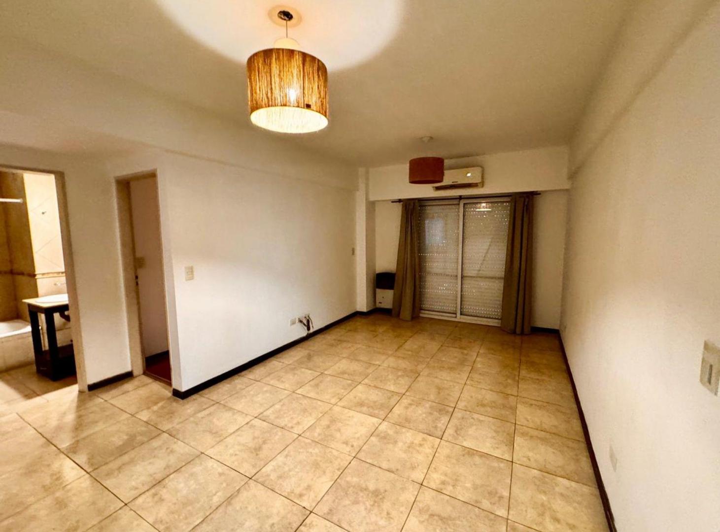 Foto de VENTA DPTO 2AMB BALCON AL FRENTE CATEGORIA MORON, imagen 1