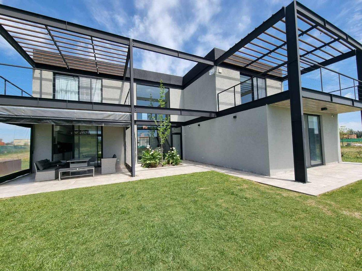 Foto de CASA PREMIUM EN VENTA 5 AMB COUNTRY MEDAL PILAR, imagen 5