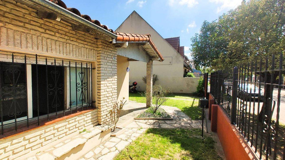 Foto de Casa 4 ambientes en venta, Apta credito, Castelar, imagen 2