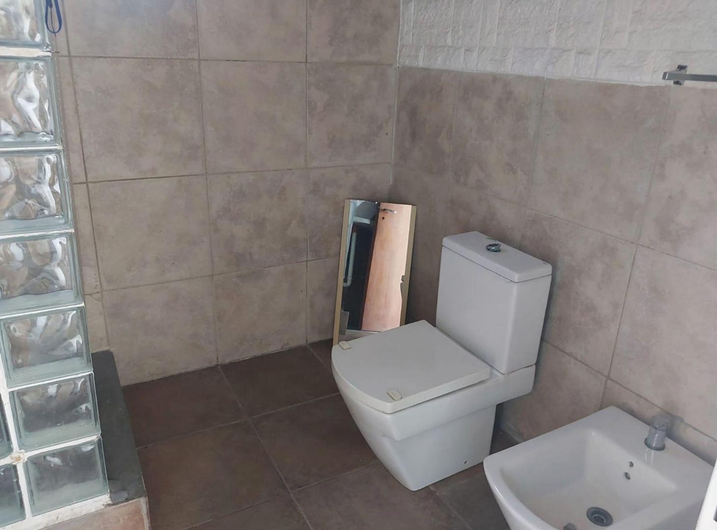Foto de VENTA 2 CASAS EN LOTE COCHERA PATIO MORON SUR, imagen 3