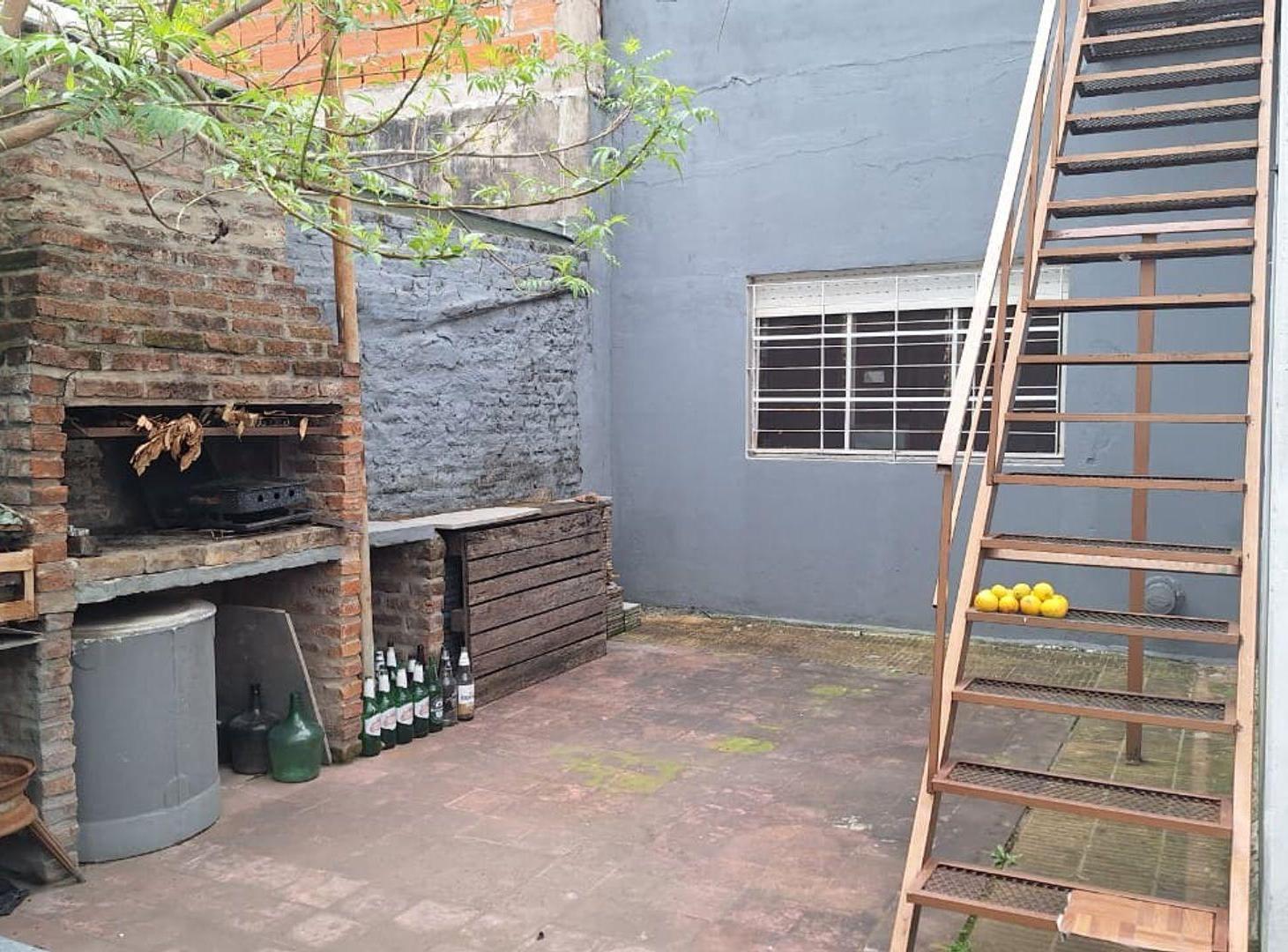 Foto de VENTA 2 CASAS EN LOTE COCHERA PATIO MORON SUR, imagen 5