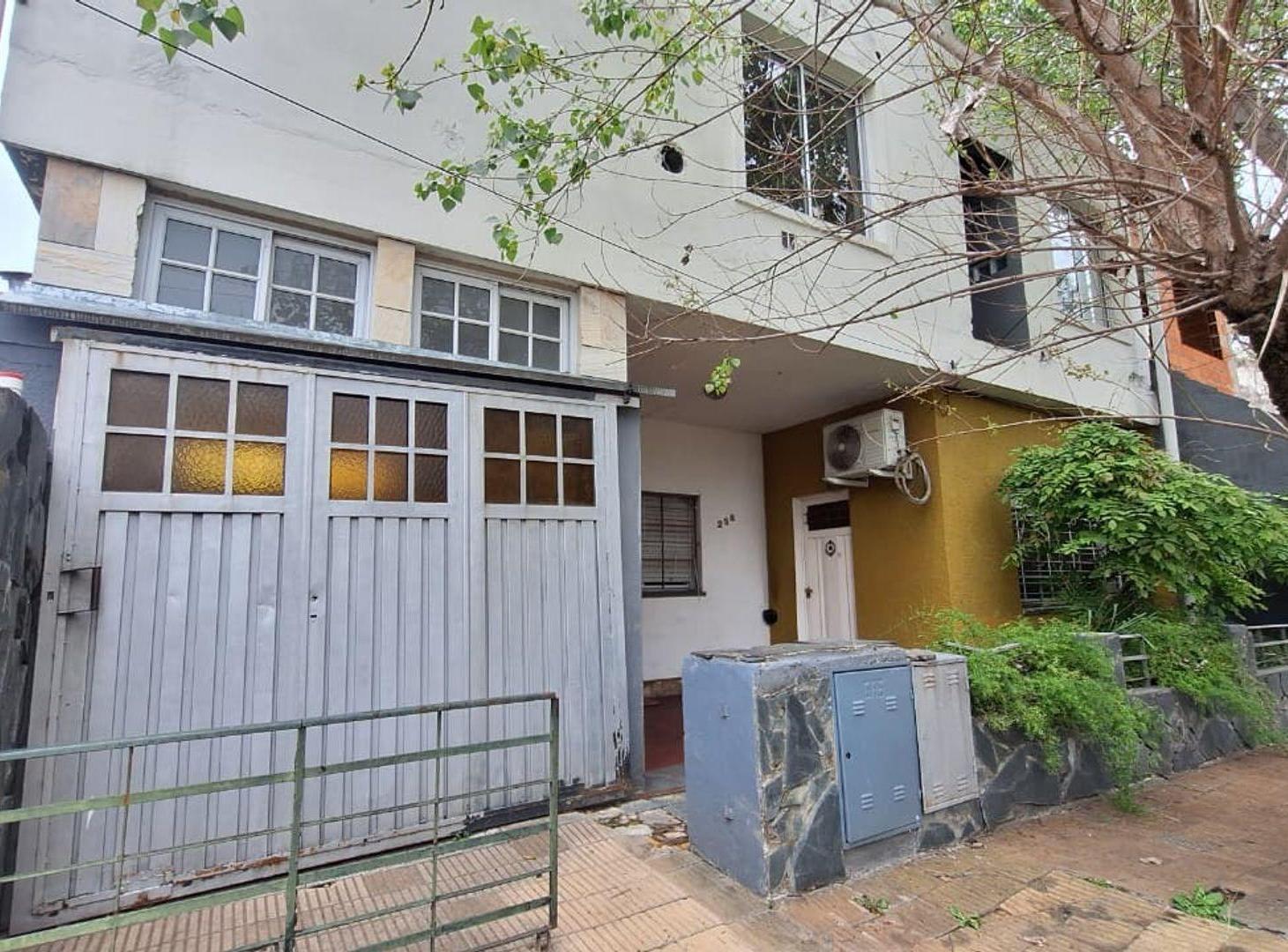 Foto de VENTA 2 CASAS EN LOTE COCHERA PATIO MORON SUR, imagen 2