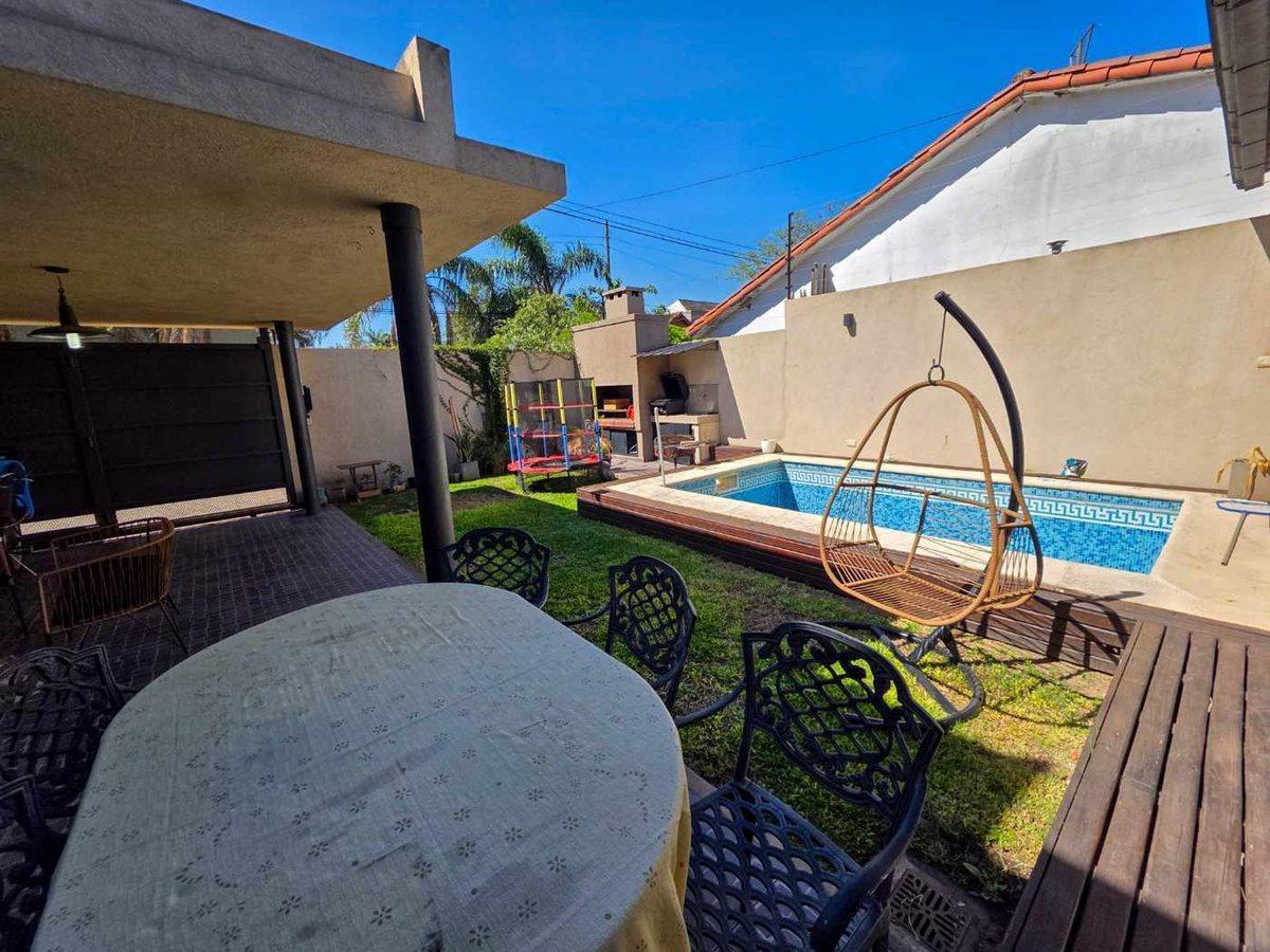 Foto de CASA DISTINTIVA EN CASTELAR NORTE PILETA COCHERA, imagen 3