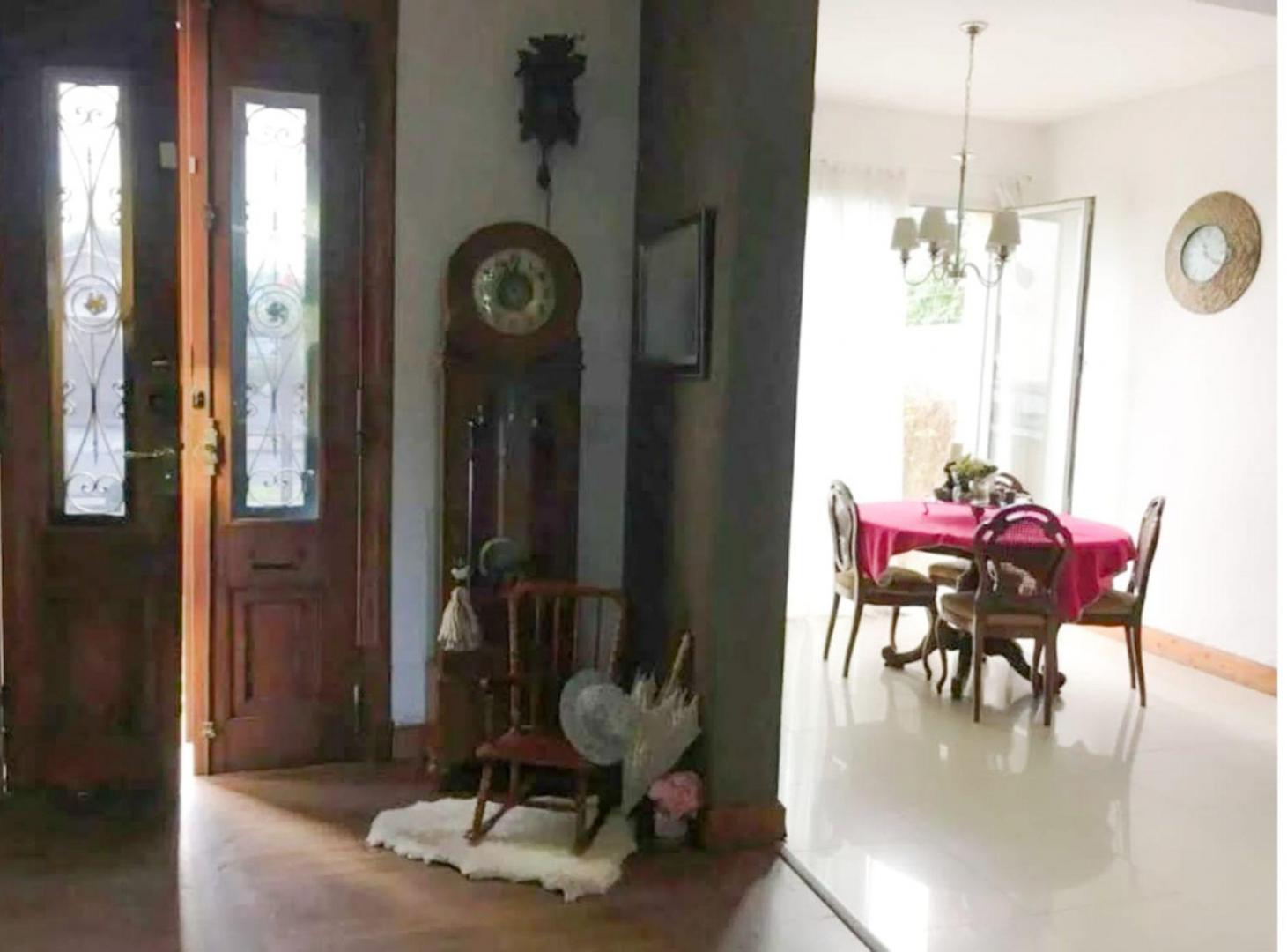 Foto de Venta Casa de dos plantas en Morón Sur., imagen 4