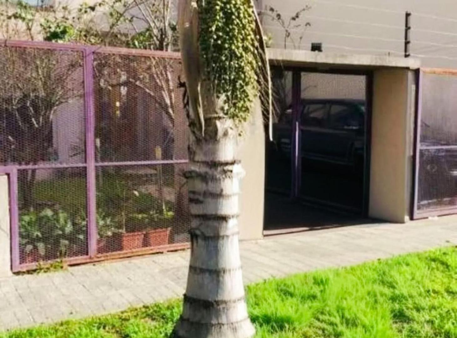 Foto de Venta Casa de dos plantas en Morón Sur., imagen 2