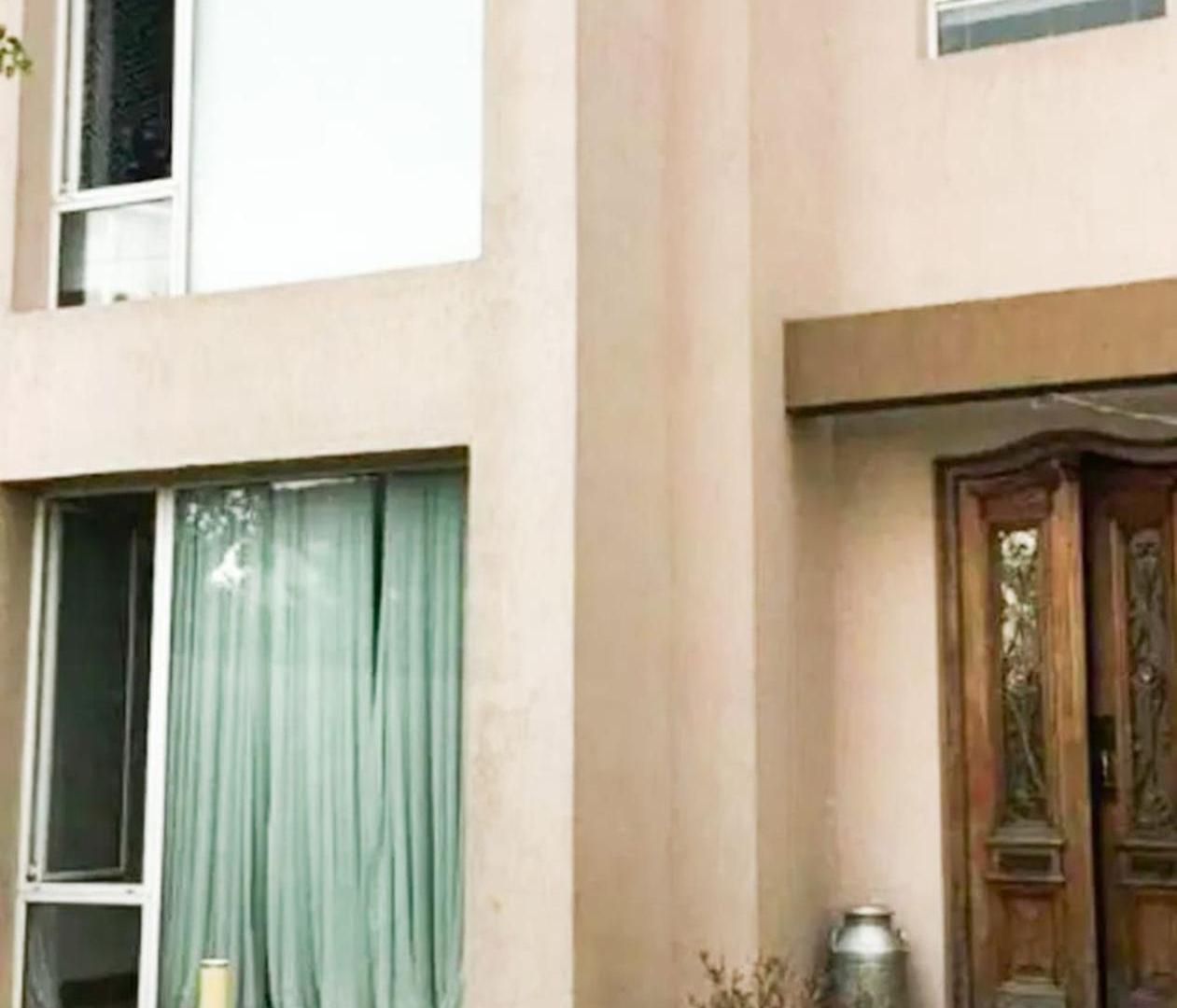 Foto de Venta Casa de dos plantas en Morón Sur., imagen 1
